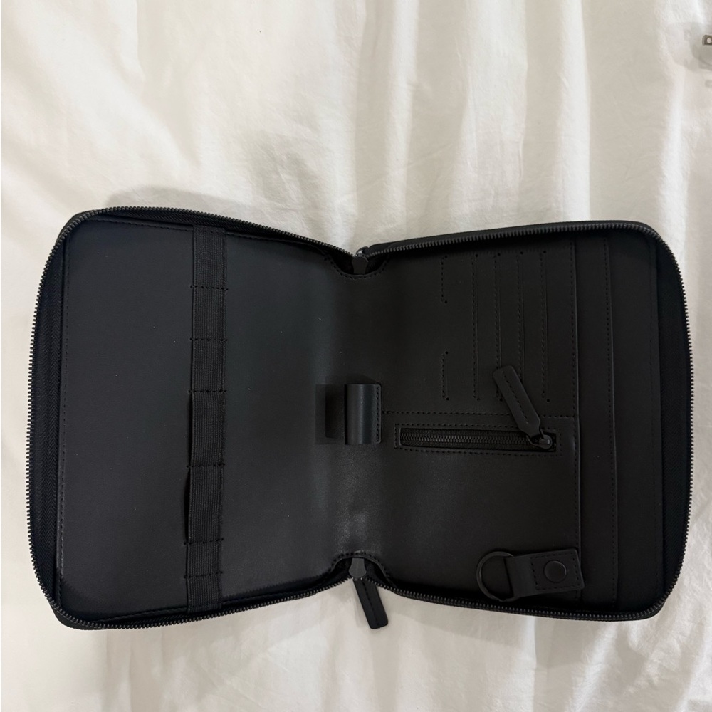 Elegant Black Leather Men's Wallet